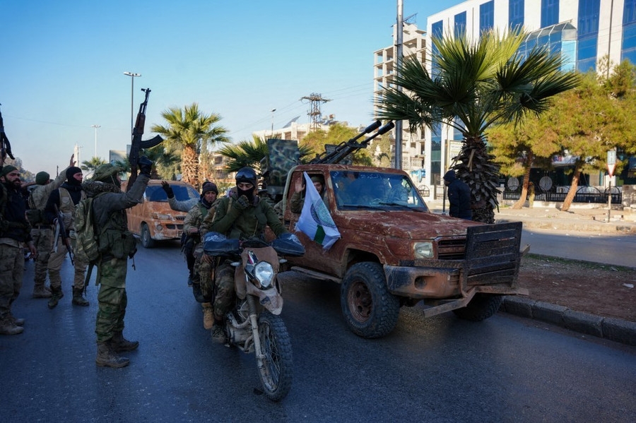 Phe đối lập kiểm soát thành phố Aleppo, phía bắc Syria. Ảnh: NurPhoto