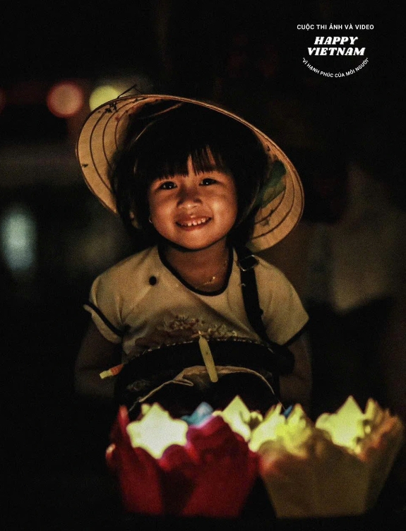 Open to participants from all over the world, this year’s competition attracts an impressive 10,327 entries from 6,863 contributors. Among them are 581 international artists and 265 overseas Vietnamese who submitted entries. Photographed is a work by Dinh Bao Chau which won a bronze medal in the competition.