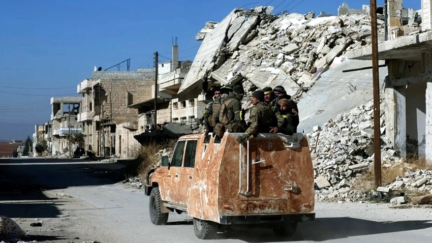 Phiến quân Syria tại khu vực ngoại ô thành phố Aleppo - Ảnh: Guardian