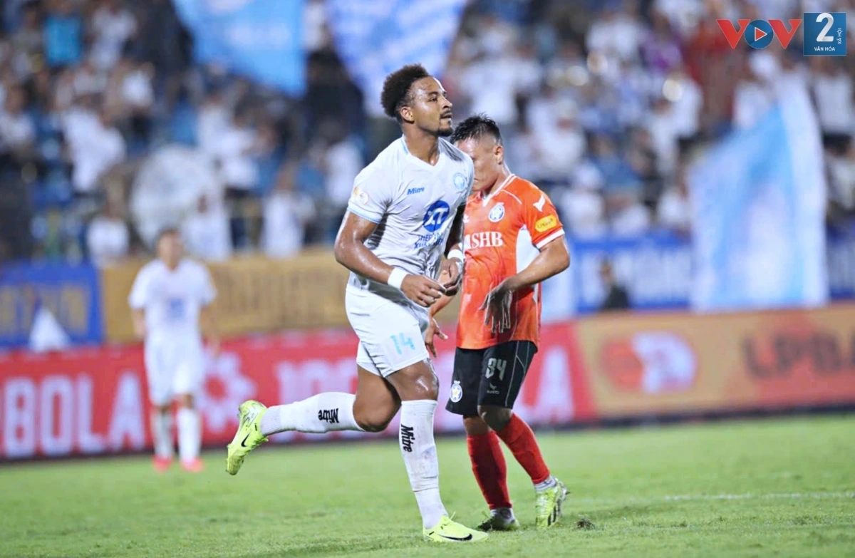Striker Nguyen Xuan Son, whose original name is Rafaelson, is called up to the Vietnam national team to play at the AFF Cup 2024.