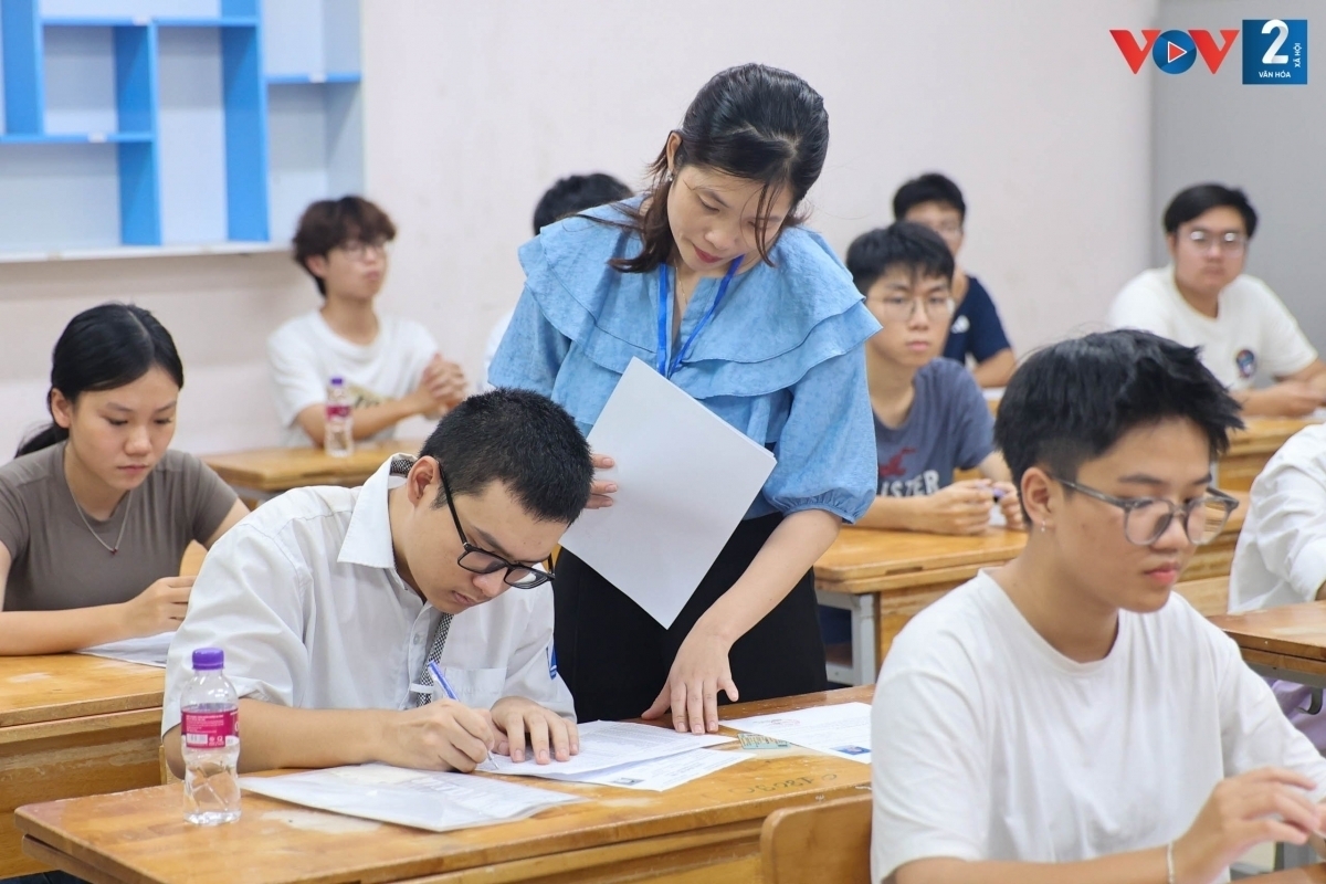 Năm 2024, Bộ GD-ĐT đã công bố cấu trúc, định dạng đề thi và Quy chế thi tốt nghiệp THPT. Đồng thời sửa quy chế tuyển sinh THCS, THPT, xét tuyển Đại học để phù hợp chương trình Giáo dục phổ thông 2018