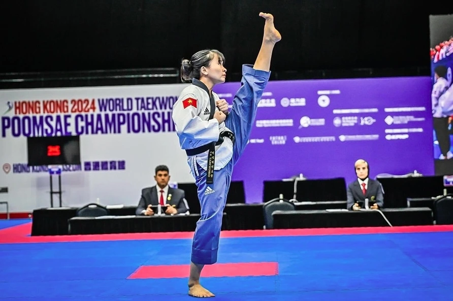 Nguyen Thi Le Kim brings home one more silver medal at the biennial World Taekwondo Poomsae (performance) Championships 2024. (Photo courtesy of the organizers)