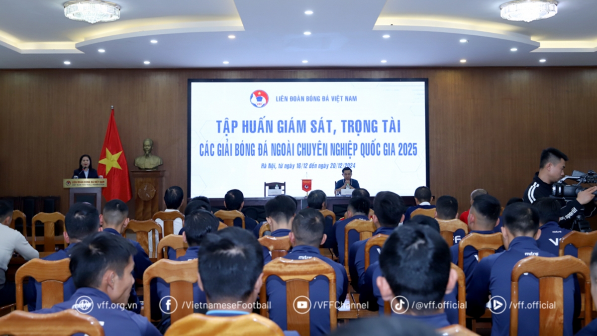 Lễ khai mạc tập huấn giám sát, trọng tài các giải ngoài chuyên nghiệp quốc gia năm 2025 đã diễn ra chiều ngày 17/12 (Ảnh: VFF)