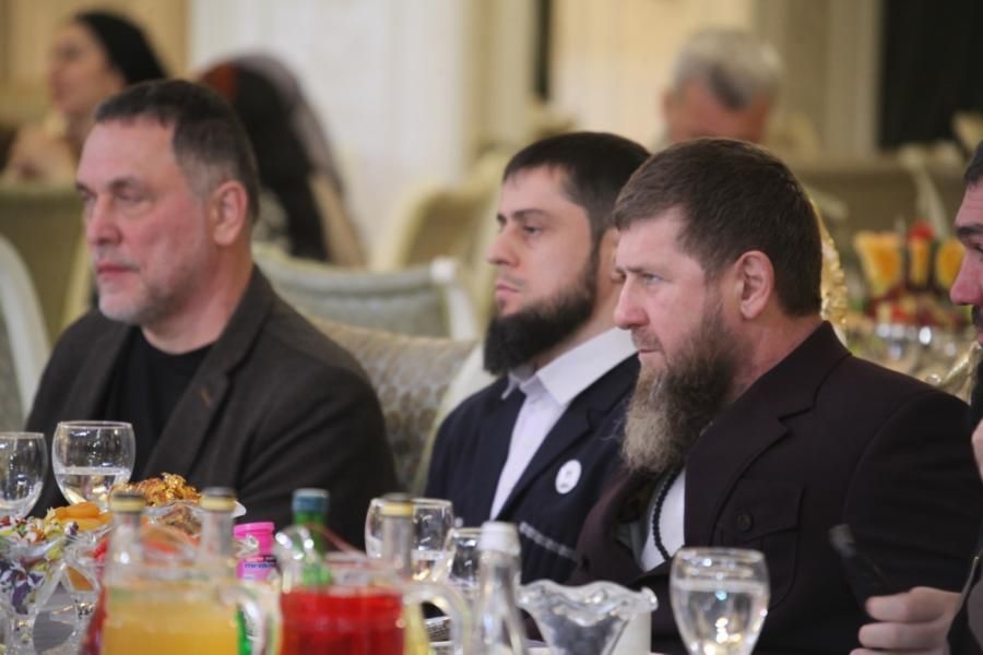 Tham dự Lễ trao thưởng có Người đứng đầu Cộng hòa Chechnya- Ramzan Kadyrov) cùng đại diện nhiều bộ, ban, ngành của Cộng hòa Chechnya