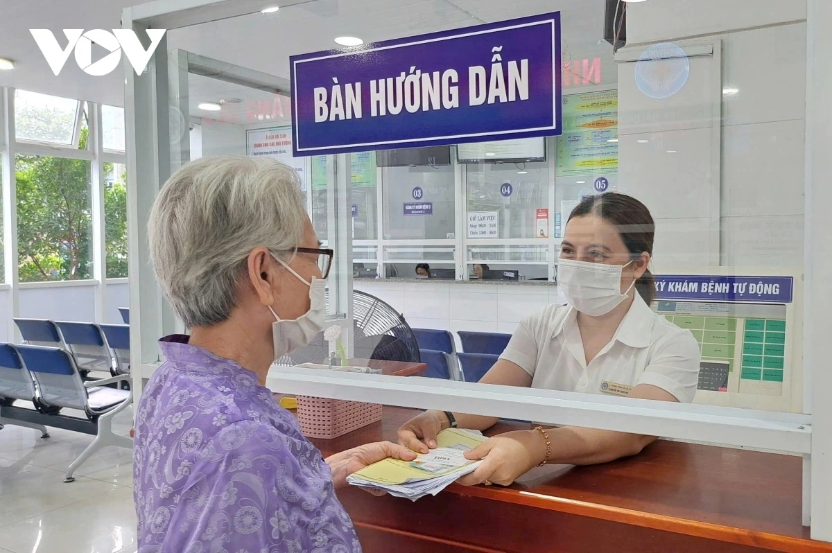 Cử tri Đà Nẵng bức xúc tình trạng thiếu thuốc, bệnh nhân phải tự mua thuốc khi khám bệnh