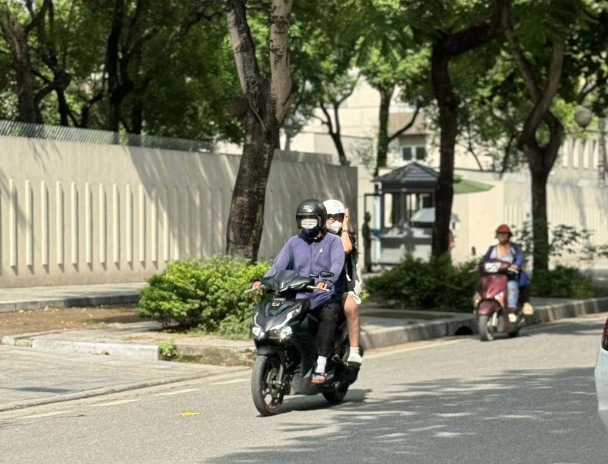 Thủ đô Hà Nội trời rét, trưa chiều hửng nắng
