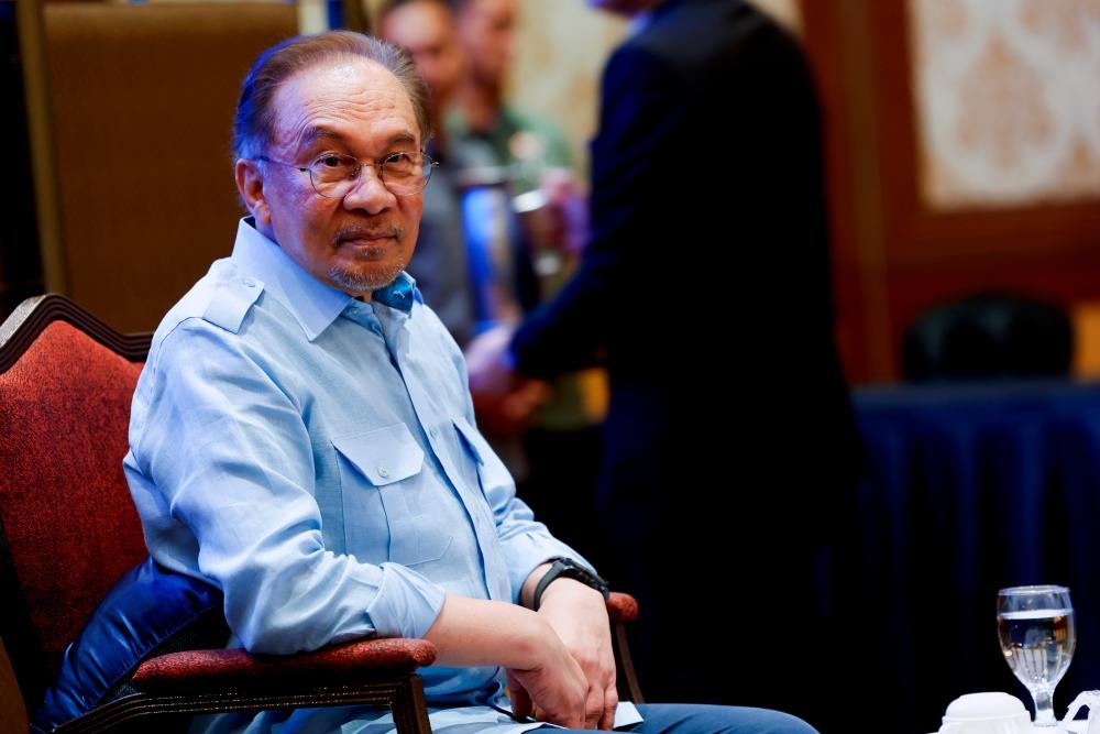 Thủ tướng Malaysia Anwar Ibrahim tại buổi họp báo đặc biệt cuối năm. Ảnh Bernama