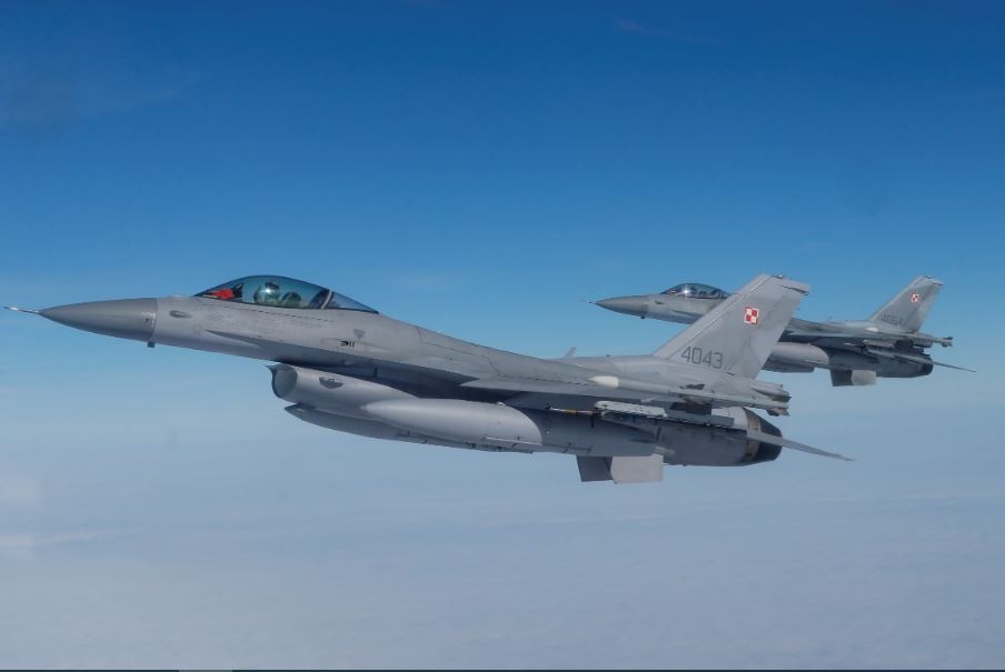 Tiêm kích F-16. Ảnh: Reuters