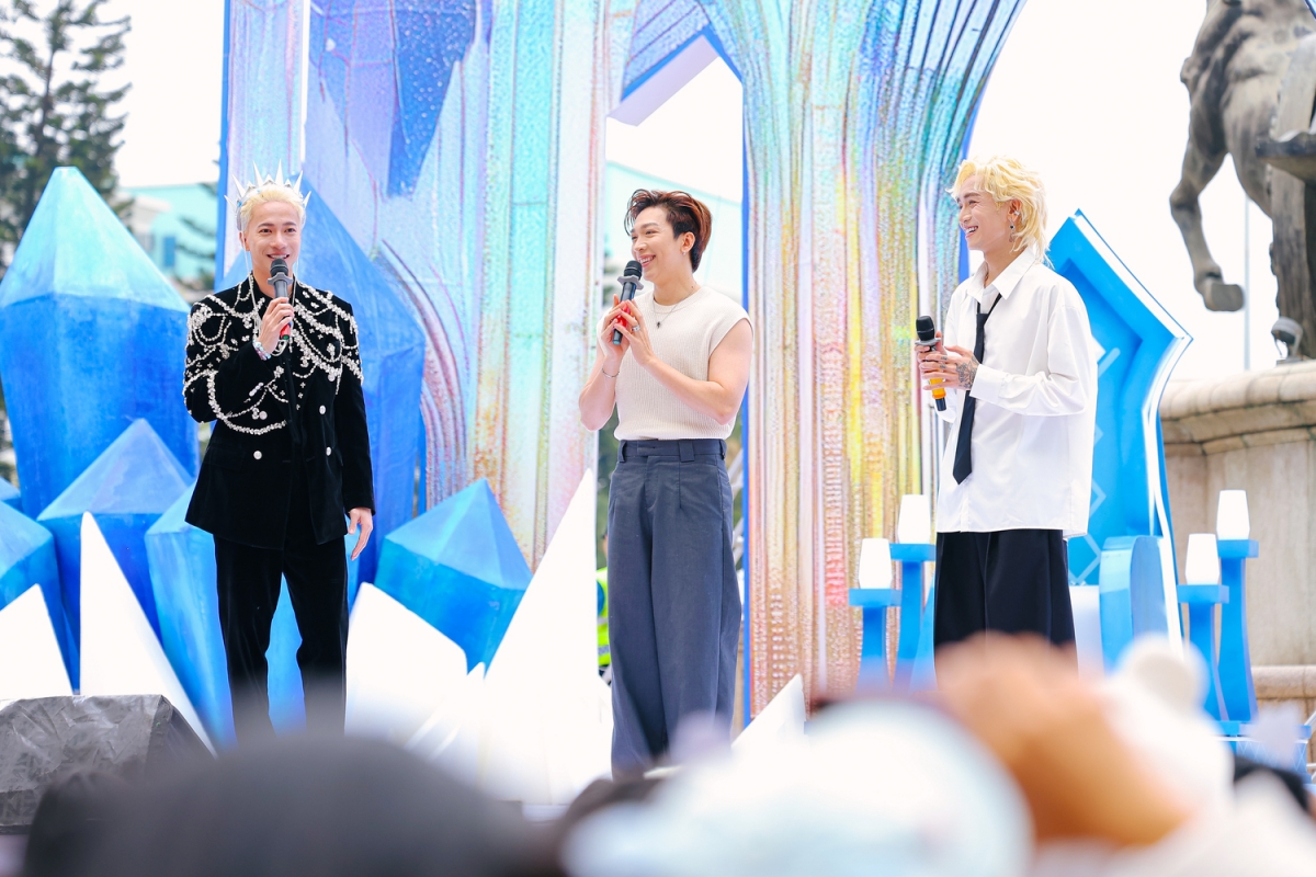 Dàn anh tài gồm Tăng Phúc, BB Trần góp mặt trong fan meeting của S.T.