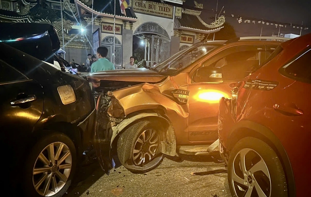 Gây ra tai nạn liên hoàn, tài xế xe đầu kéo bị khởi tố