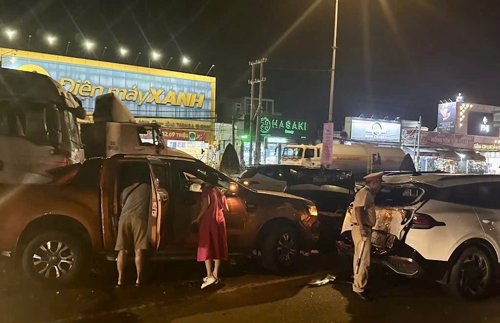 Vụ tai nạn làm 8 xe bị hư hỏng, thiệt hại gần 1 tỷ đồng