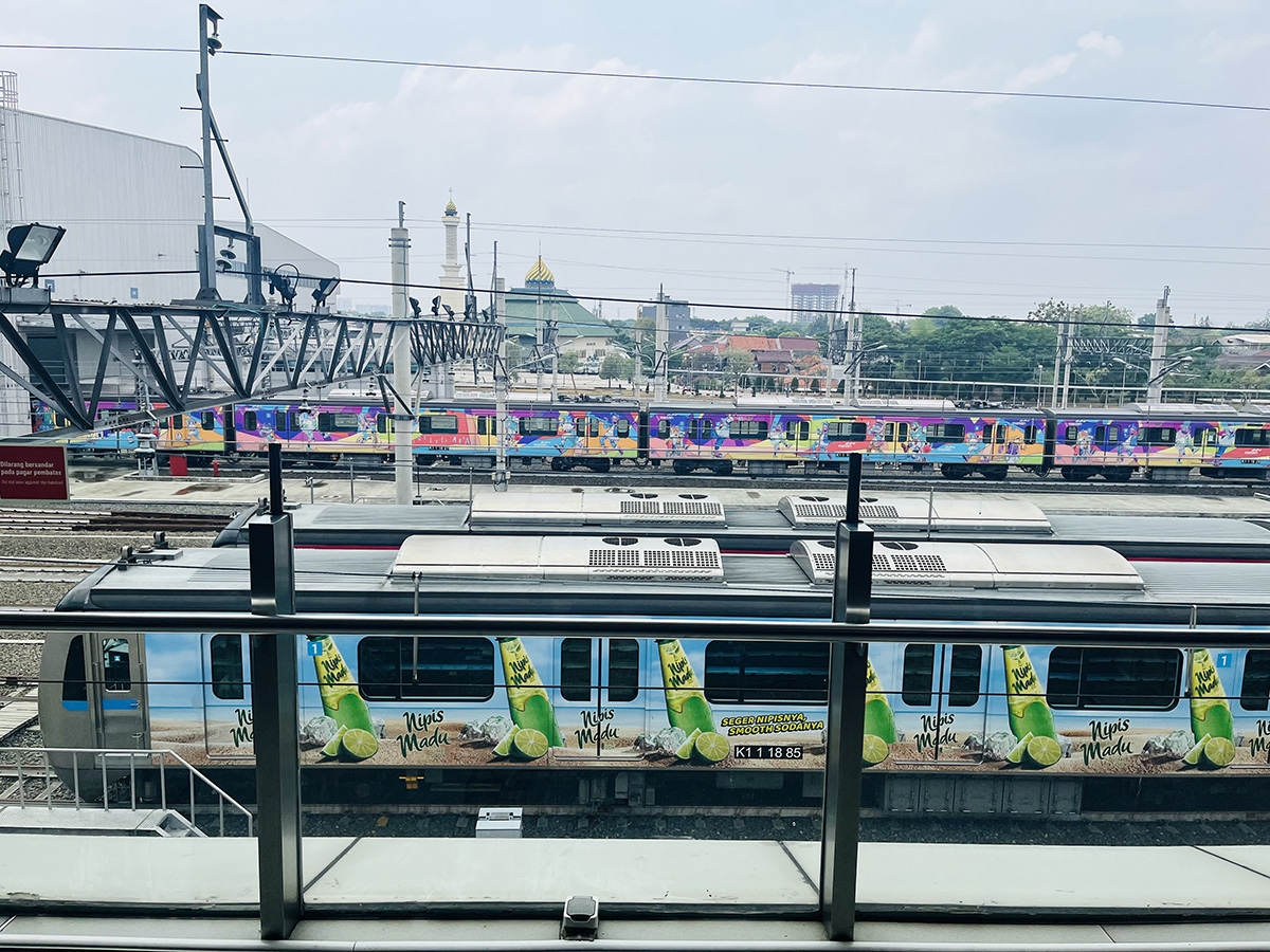 Indonesia giới thiệu toa tàu dành riêng cho phụ nữ trên Tuyến tàu điện nhanh hạng nhẹ (LRT) tại Jakarta