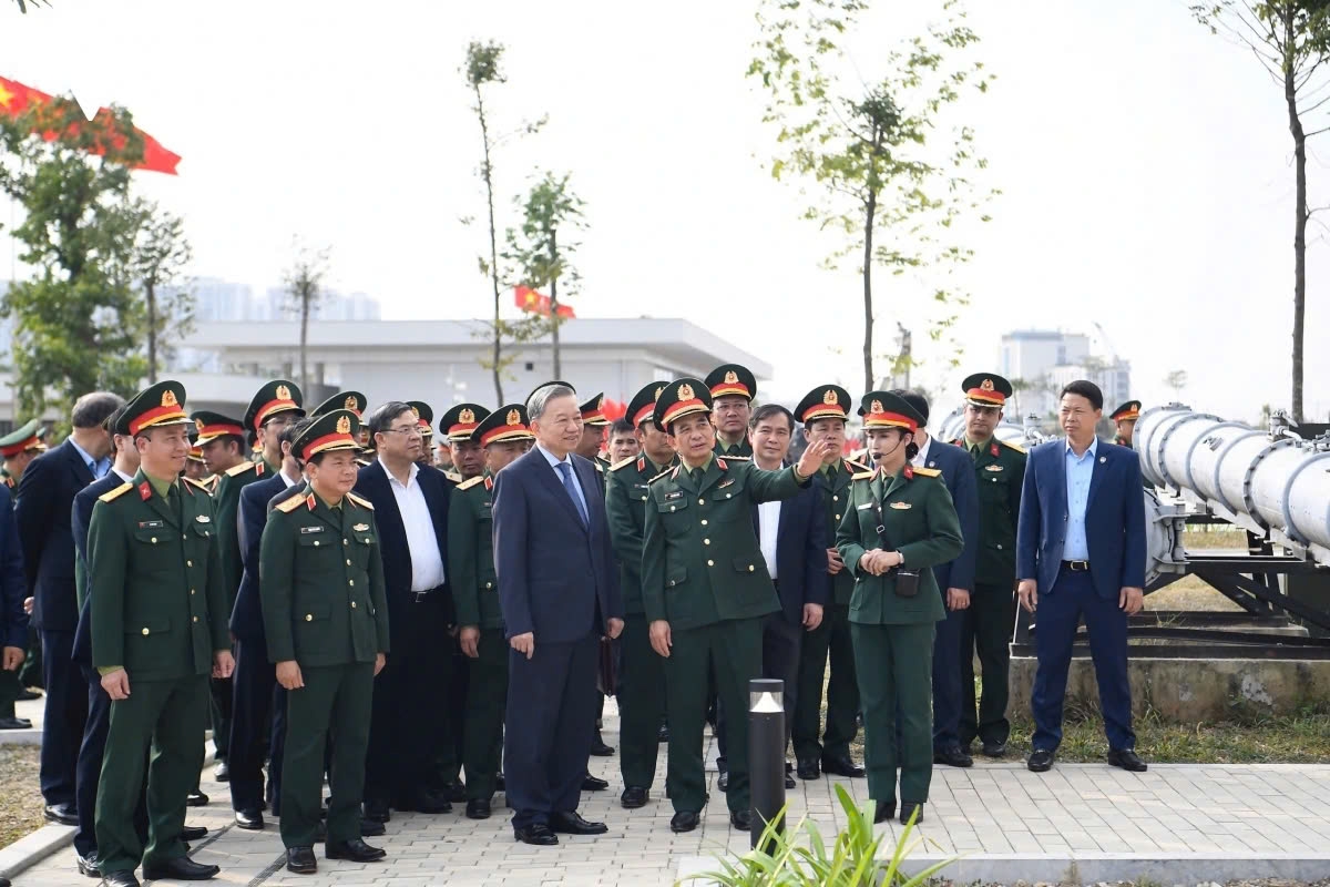Tổng Bí thư Tô Lâm đến thăm và làm việc tại Bảo tàng Lịch sử Quân sự Việt Nam ngày 3/12/2024