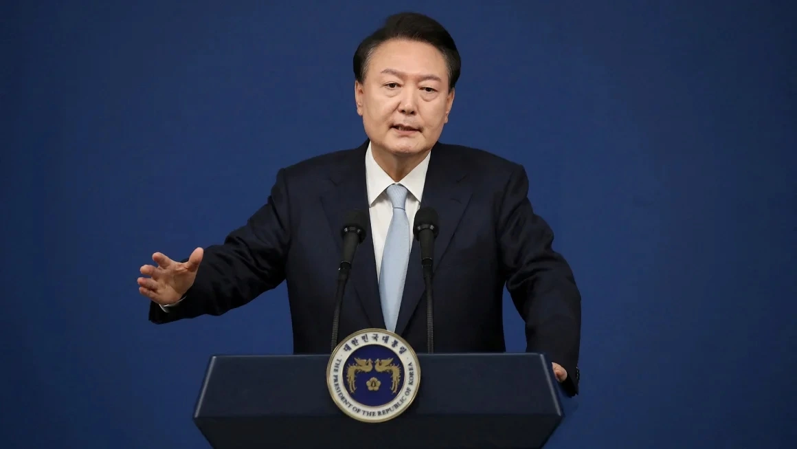 Tổng thống Hàn Quốc ban bố thiết quân luật khẩn cấp. Ảnh: Reuters.