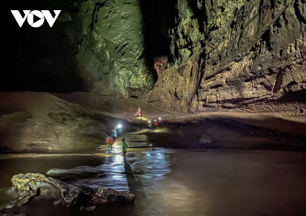 In March, Son Doong Cave in Quang Binh province came in sixth among the 10 most beautiful caves in the world by British travel magazine Time Out. With 38.5 million cubic metres of space, the nine-kilometre-long cave is the world’s largest natural cave. In May, the South China Morning Post (SCMP) of Hong Kong (China) honours Son Doong cave as one of the seven most beautiful underground attractions in the world.