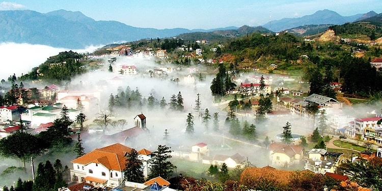 Tam Dao, a small town in the northern mountainous province of Vinh Phuc, wins the World's Leading Town Destination at the 31st World Travel Awards (WTA). Nestled at an altitude of over 900 metres above sea level, Tam Dao boasts a cool and pleasant climate throughout the year. The town is dotted full of buildings which reflect French architecture and also offers unique cuisine which is popular among both local people and tourists alike. (Photo: internet)