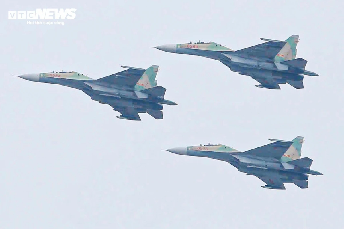 Theo kế hoạch luyện tập, có 7 chiếc tiêm kích Su-30MK2 cất cánh từ sân bay Kép (tỉnh Bắc Giang), bay thành hai biên đội, gồm 3 chiếc bay trước và 4 chiếc bay tiếp theo.