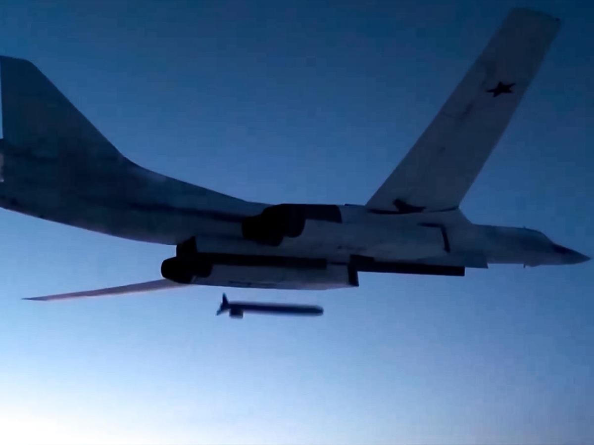 Máy bay bém bom Tu-160 của Nga trong một cuộc tập kích vào Ukraine. Ảnh: BQP Nga