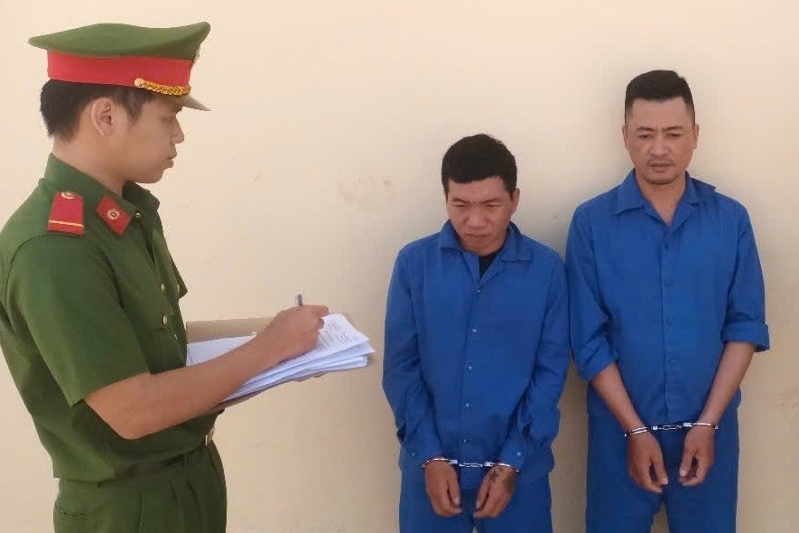 Đối tượng Lê Thanh Phong và Nguyễn Văn Giang bị bắt giữ. (Ảnh: MQ)