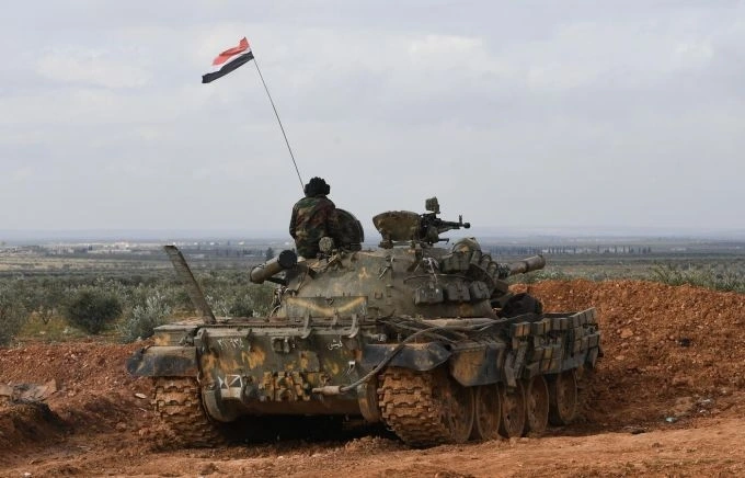 Xe tăng của quân chính phủ Syria gần thành phố Aleppo vào tháng 11. Ảnh: Sputnik