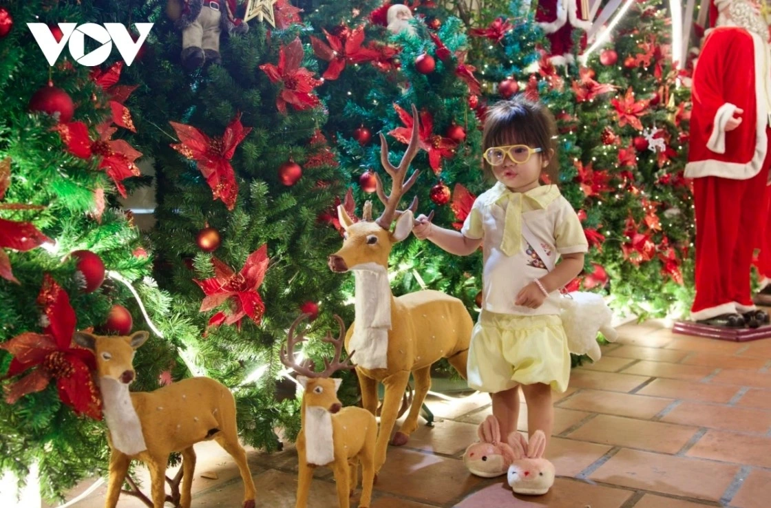 The site provides beautiful backgrounds for local people and tourists to snap check-in photos.