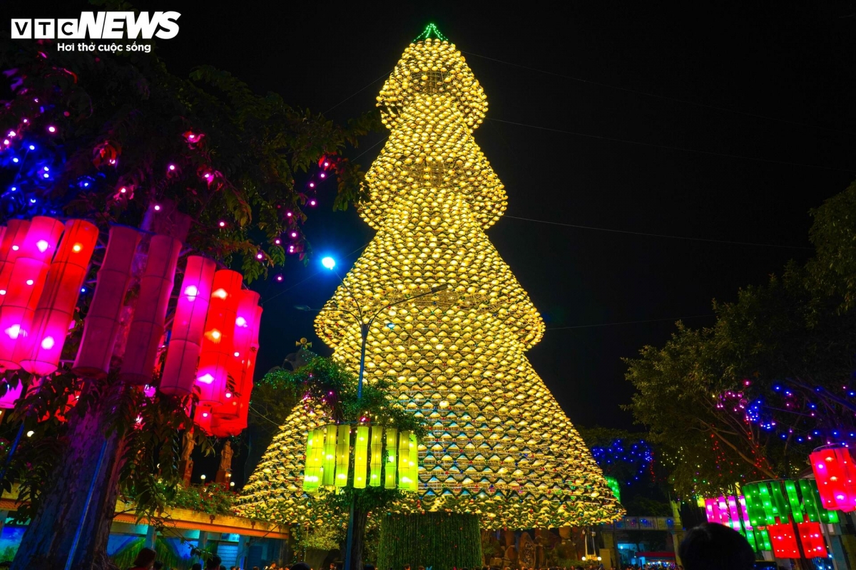 The Christmas tree stands at 40 metres high and has a diameter of 15 metres.
