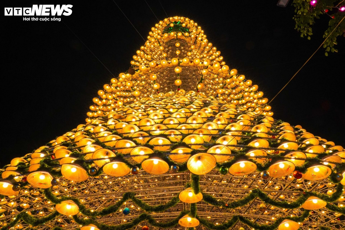 Each conical hat is fitted with a small round light, adding to the tree's sparkling and festive charm.