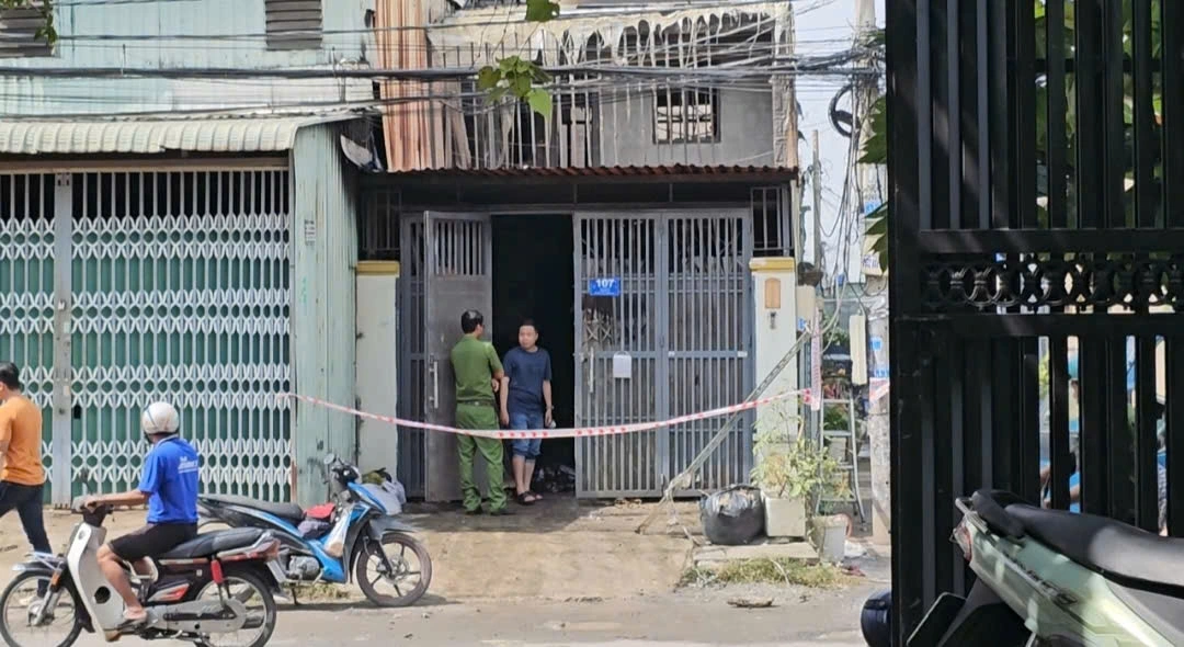 Đến trưa 5/12, lực lượng chức năng vẫn đang phong tỏa hiện trường điều tra về vụ cháy.