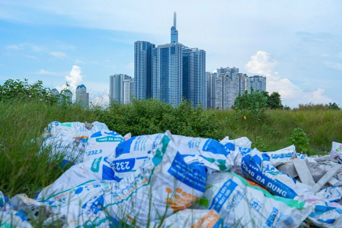 Thành phố còn một lượng chất thải rắn chưa thể xử lý hết.