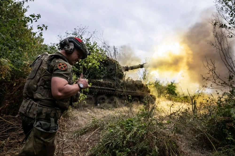 Quân đội Nga tấn công vào các cứ điểm của Ukraine tại tỉnh Kursk. (Ảnh: AP)