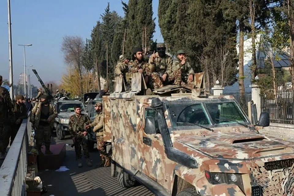 Những tay súng từ nhóm đối lập có mặt tại thủ đô Damascus, Syria ngày 9/12. Ảnh: Reuters