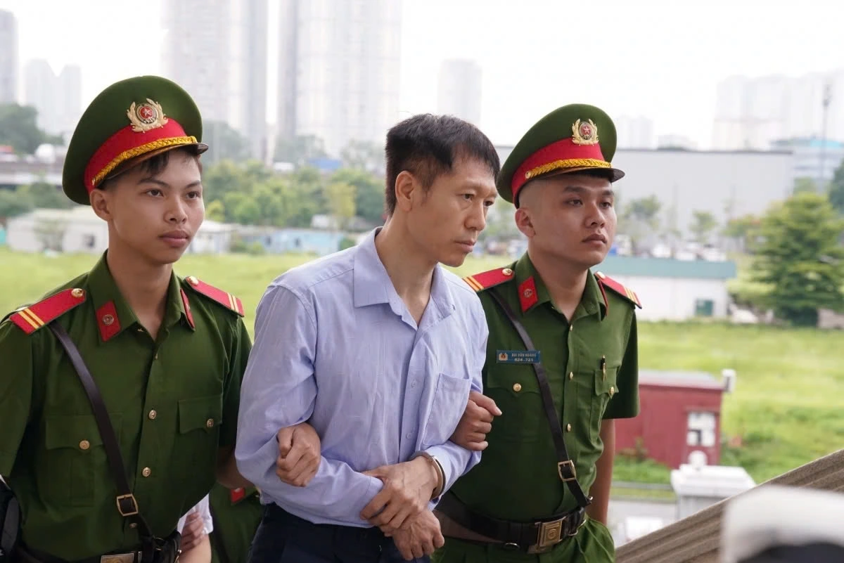 Trong vụ án này, thiệt hại từ hành vi Lừa đảo chiếm đoạt tài sản được xác định là hơn 3.600 tỷ đồng; hành vi Thao túng thị trường chứng khoán là hơn 680 tỷ đồng. Tổng cộng là 4.300 tỷ đồng.