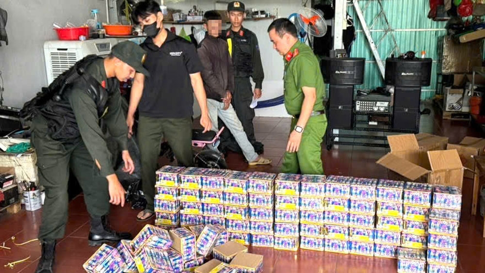 Số lượng lớn pháo nổ trái phép bị phát hiện ở Bình Dương (ảnh: CA)