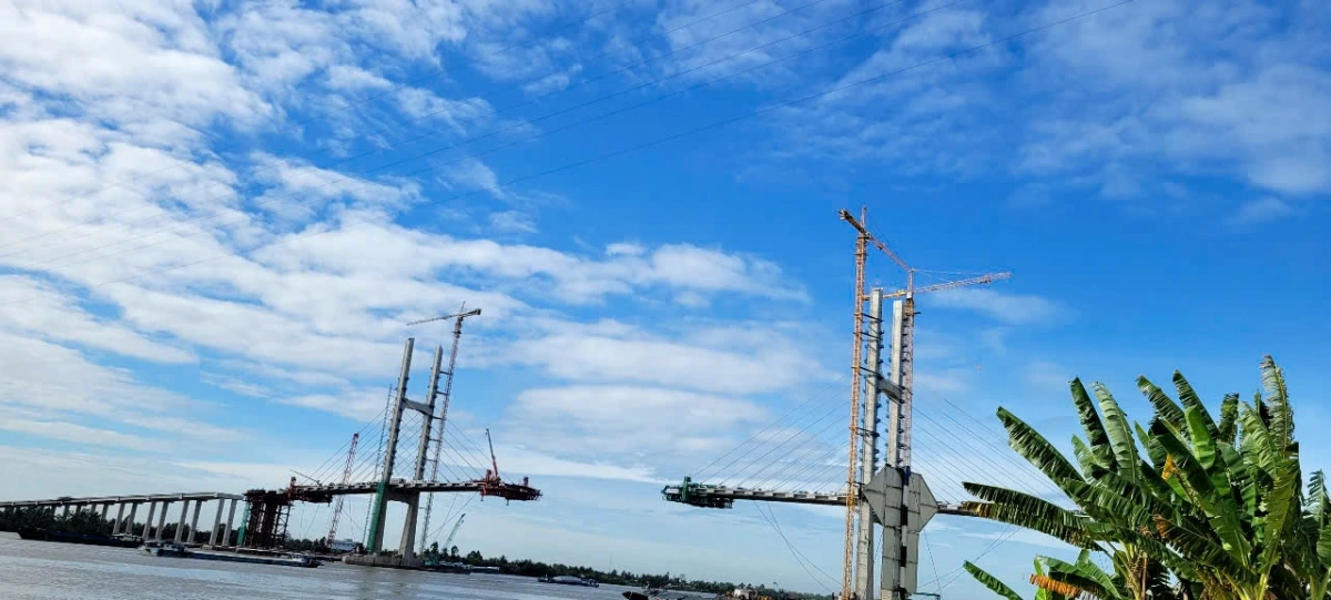 Cây cầu Rạch Miễu 2 đang hình thành 