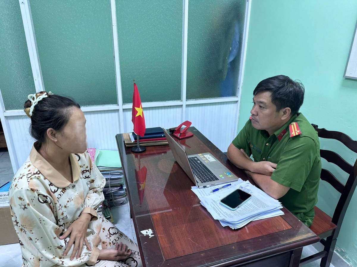 Công an lấy lời khai đối tượng Nguyễn Thùy Trang