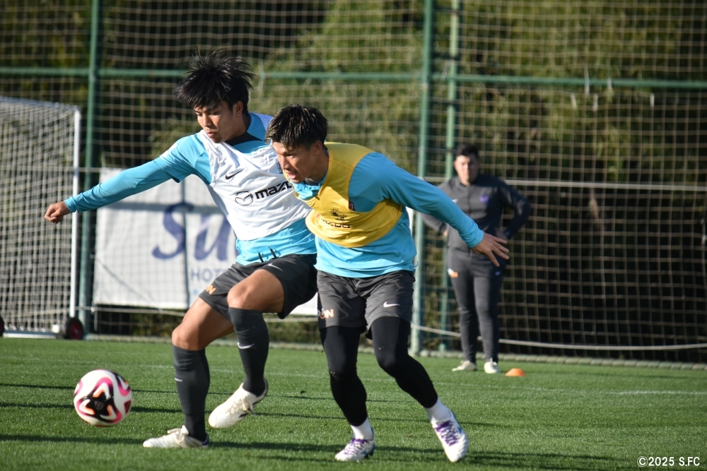 Các cầu thủ CLB Sanfrecce Hiroshima tập luyện tại Thổ Nhĩ Kỳ. (Ảnh: CLB Sanfrecce Hiroshima). 