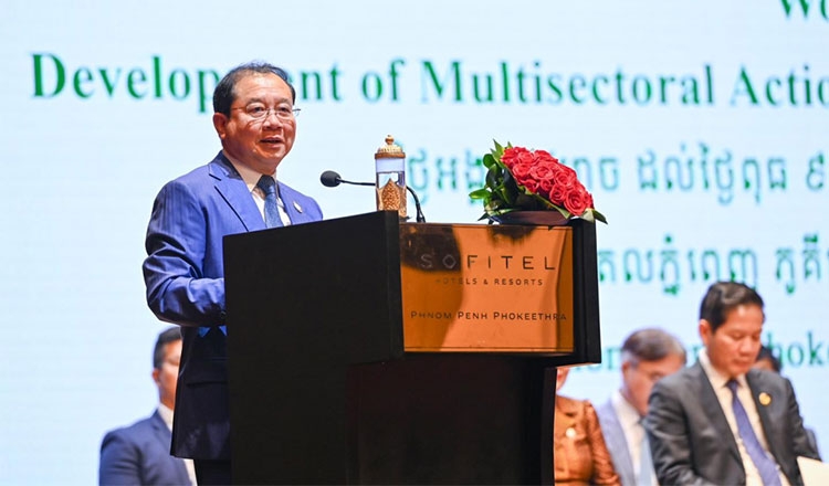 Bộ trưởng Bộ Y tế Campuchia Chheang Ra.