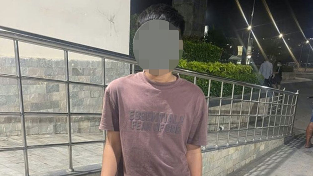 Em N.G.B sau khi được lực lượng công an giải cứu. (Ảnh: CA)