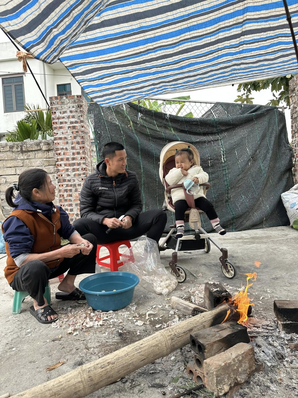Đình Triệu cùng gia đình đón Tết. 