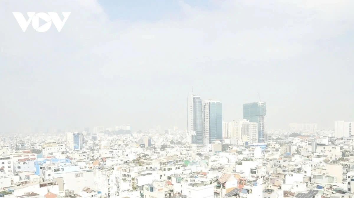 Over the past few days, Ho Chi Minh City has been shrouded in a hazy mist from early morning.