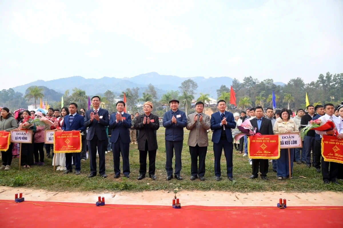Held annually on the second day of the Lunar New Year, this year's festival is taking place from January 30 to February 1( or from the second to the fourth day of the Year of the Snake) at the central stadium of Dien Bien Dong district.