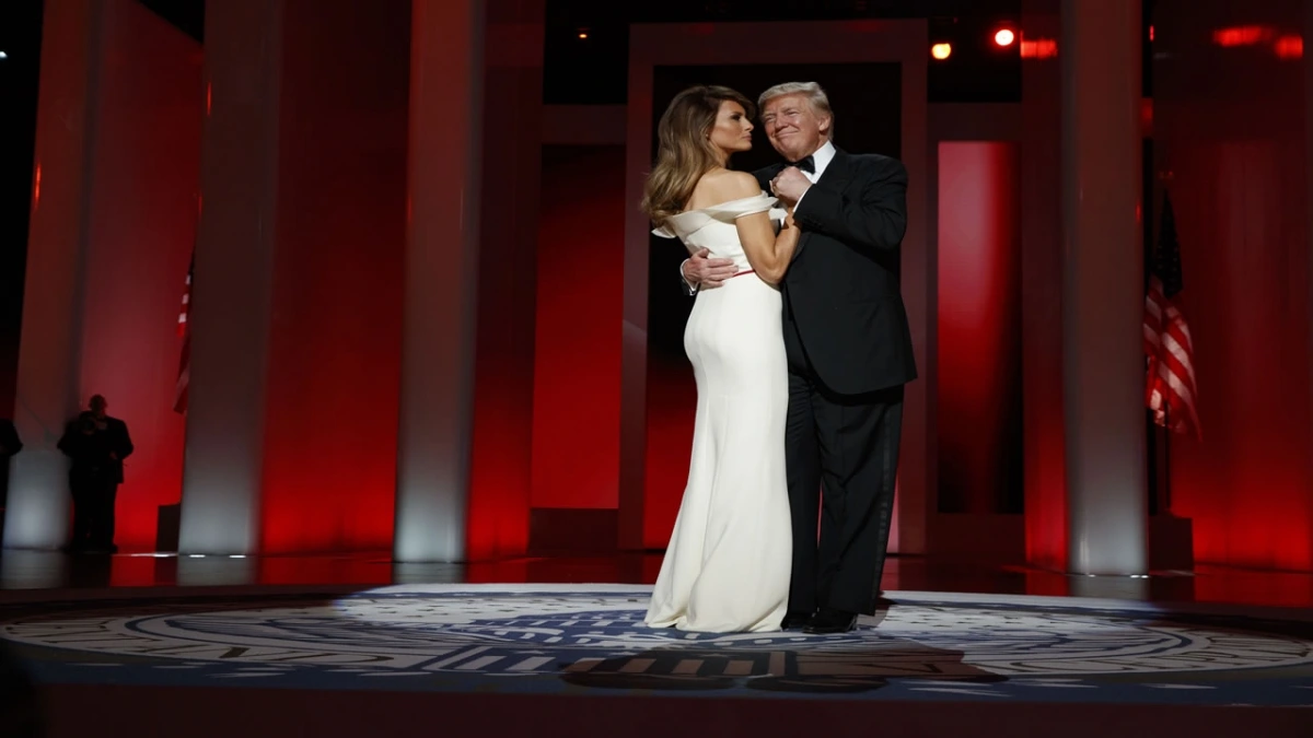 Ông Trump và bà Melania khiêu vũ trong dạ tiệc nhậm chức năm 2017. Ảnh: 6ABC