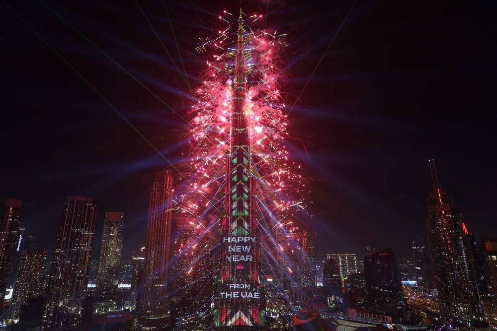 Pháo hoa mừng năm mới tại tháp Burj Khalifa, Dubai (Ảnh: Reuters)