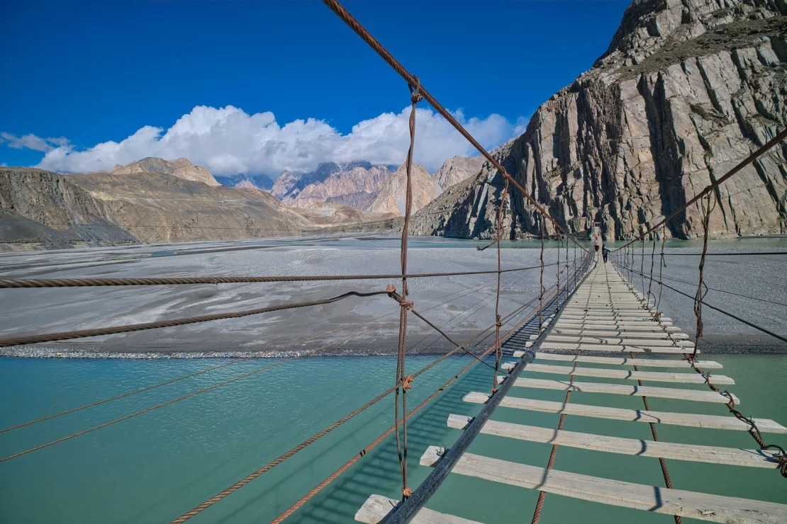 Pakistan là điểm đến du lịch mạo hiểm hấp dẫn nhờ phong cảnh núi non hùng vĩ. Nước này sở hữu 5 trong số 14 đỉnh núi “cao 8.000 mét”, trong đó có K2, ngọn núi cao thứ hai thế giới nhưng đứng đầu về độ khó và nguy hiểm.