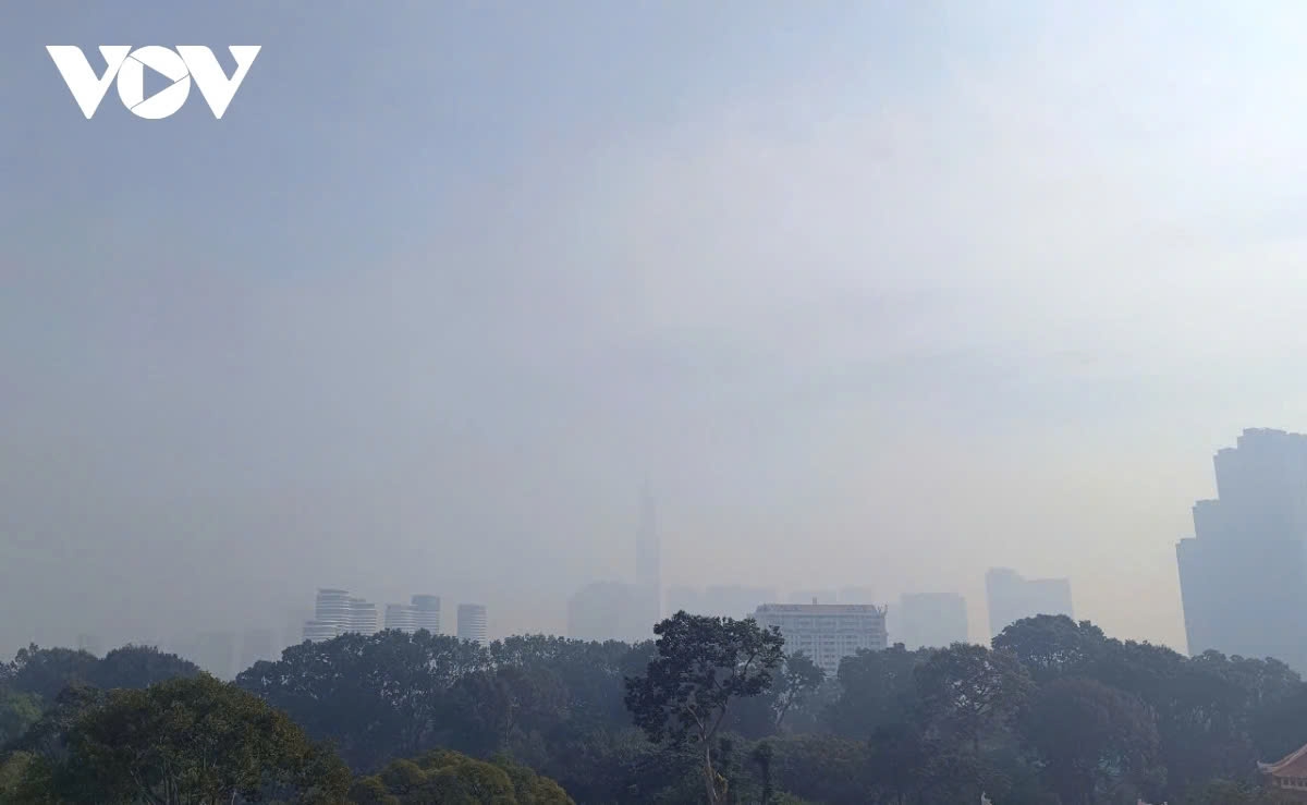 The city’s skyline appears opaque, with high-rise buildings seemingly submerged in a thick fog.