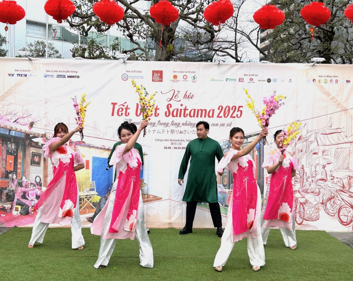Các tiết mục ca múa được đông đảo quan khách và người tham gia Lễ hội ưa thích (Ảnh: VOV-Tokyo)