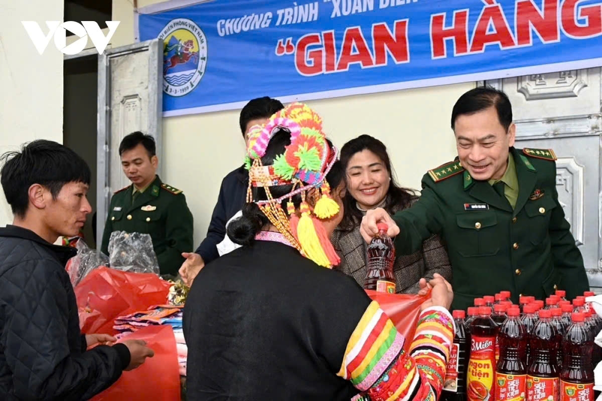 The programme aims to share the community’s hardships, bring a warm winter, and offer a spring filled with love to students and residents, while ensuring social welfare during the Lunar New Year.