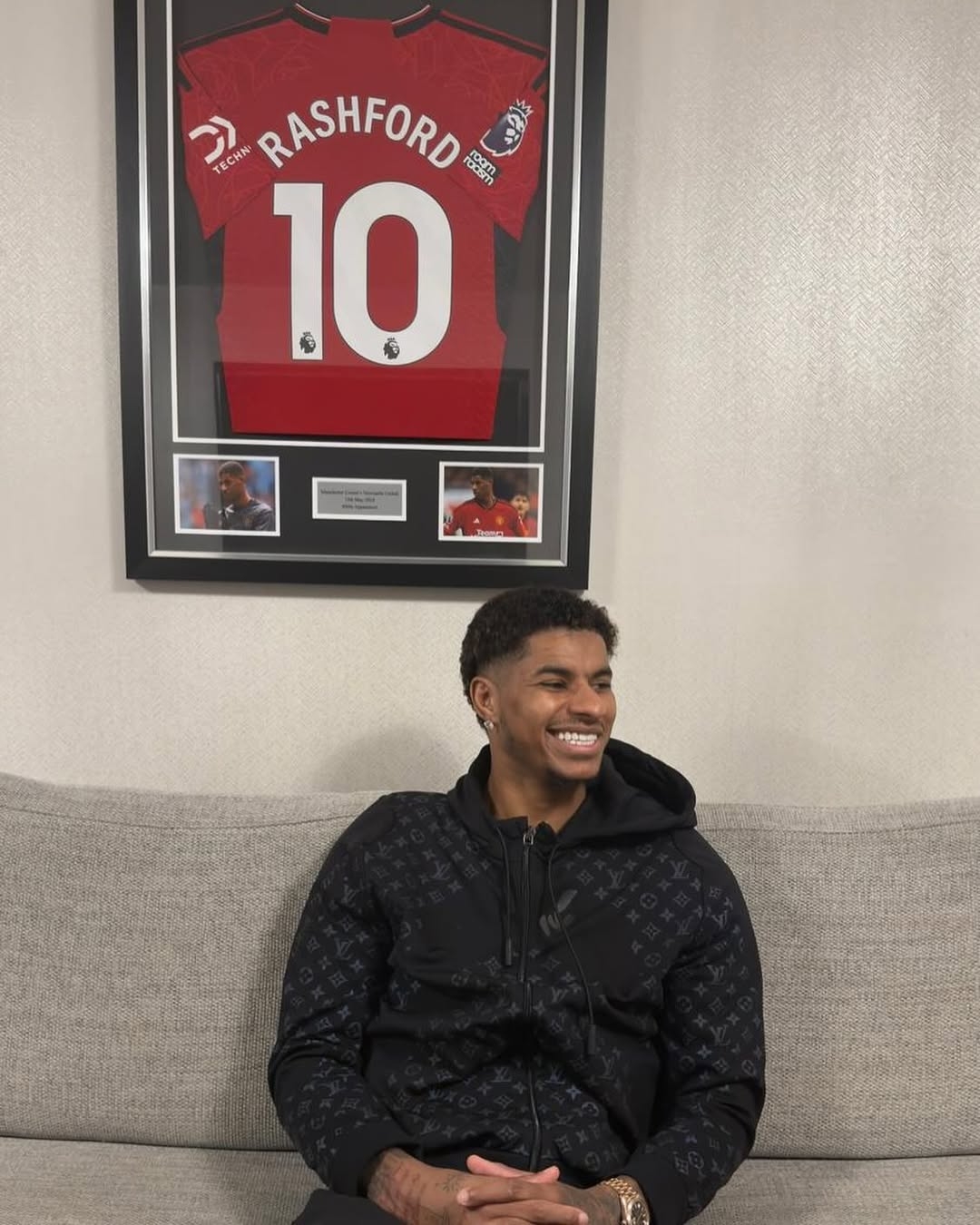 Rashford cười tươi đón năm mới. 