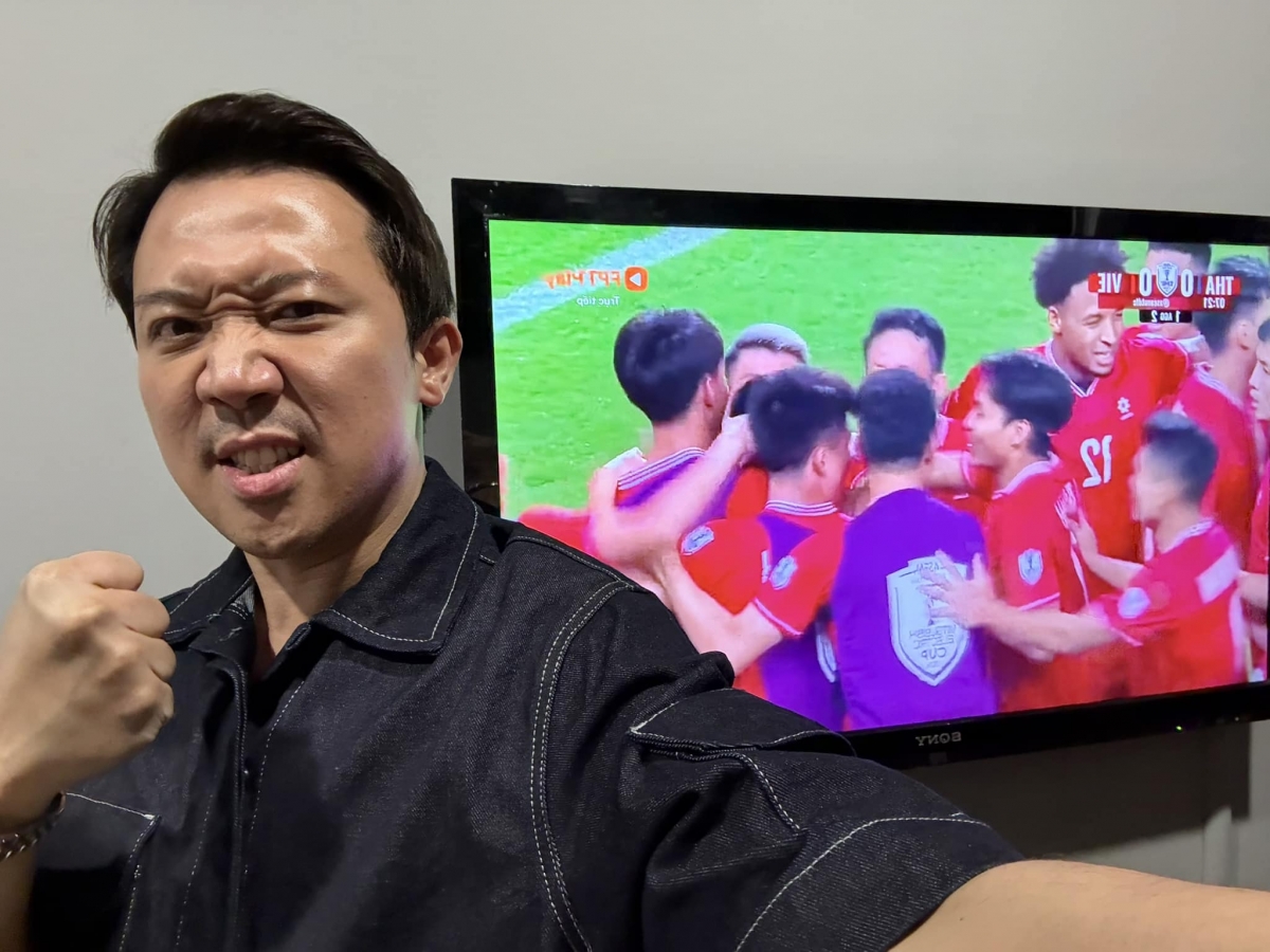 "Xin vía chiến thắng hôm nay để phim Tết năm nay anh thắng theo tụi em nha mấy siêu nhân ơi! Việt Nam vô địch", Trấn Thành viết.