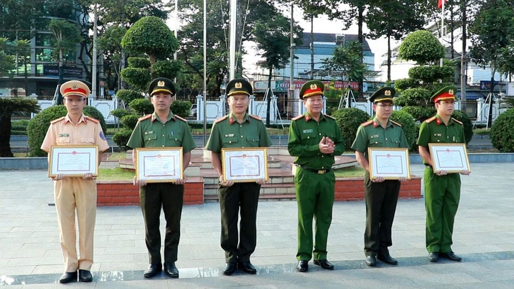 5 tập thể được Ban giám đốc khen thưởng (ảnh: CA)